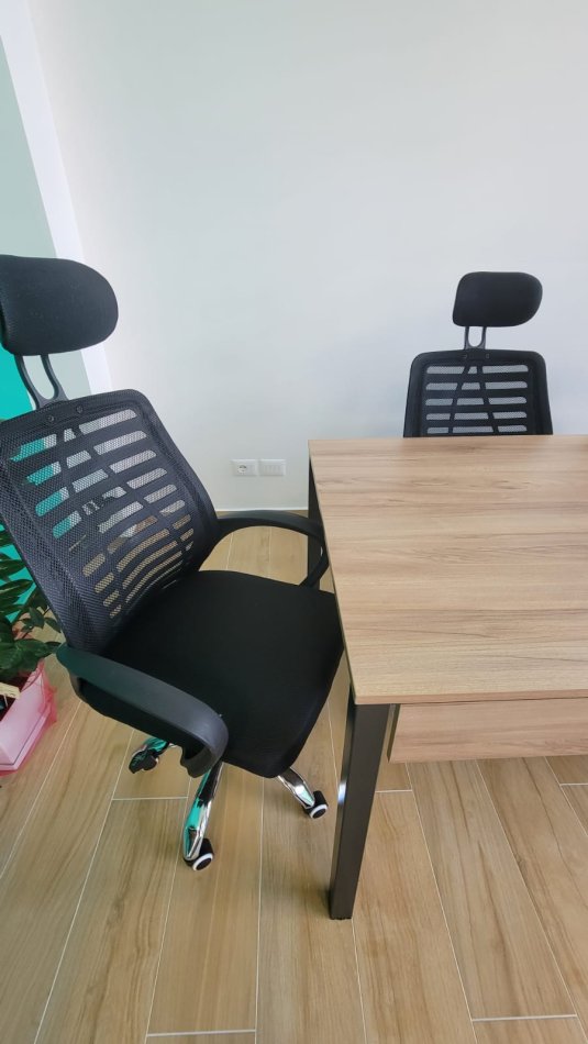 ❌ Okazion ❌ 3 Tavolina zyre dhe 4 karrige si te reja - Marka Dromeas - 765€