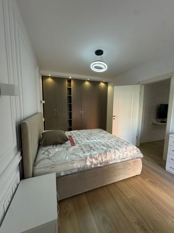 Tirane, jepet me qera apartament 1+1+Ballkon Kati 3, 70 m² 900 € (Delijorgji)