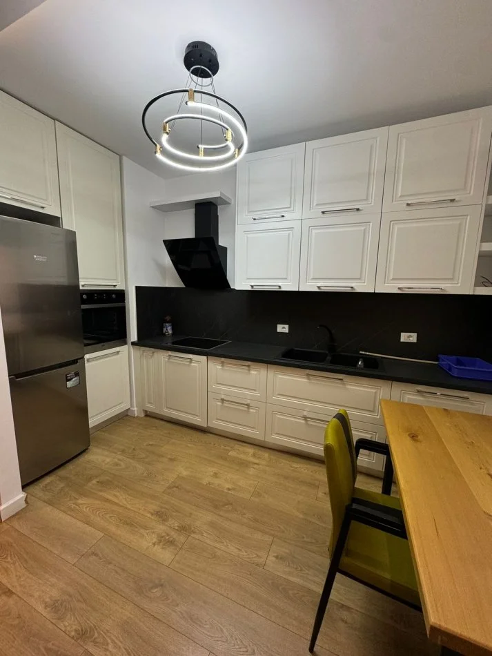 Tirane, jepet me qera apartament 1+1+Ballkon Kati 3, 70 m² 900 € (Delijorgji)