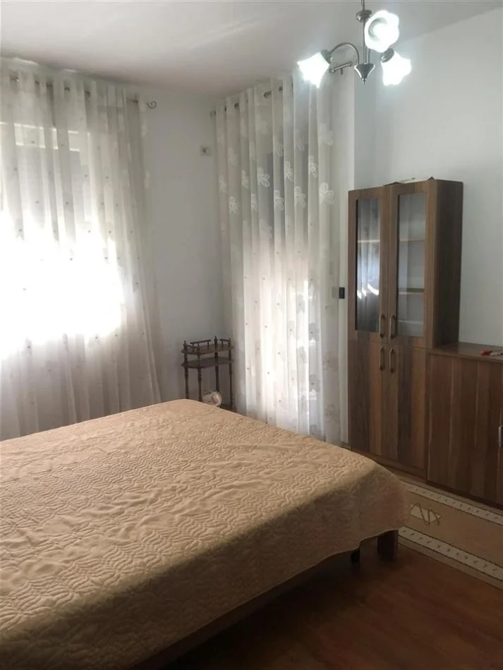Tirane, jepet me qera apartament 1+1 Kati 4, 62 m² 42,000 leke (Perballe me Rosman Lala)