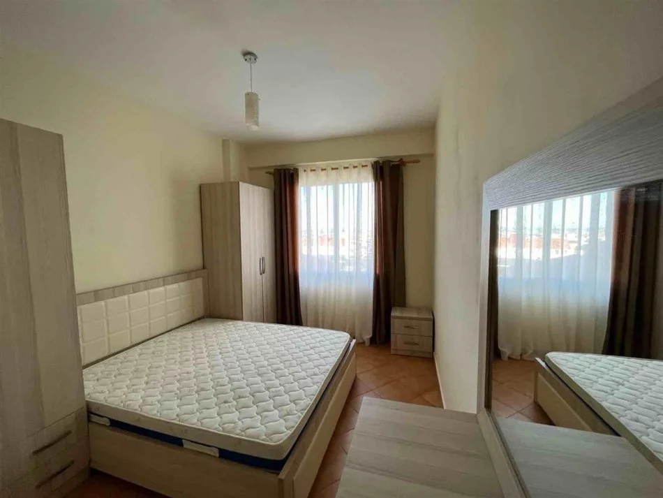 Tirane, jepet me qera apartament 3+1 Kati 2, 104 m² 40,000 leke (Prane Furre Buke Europa)