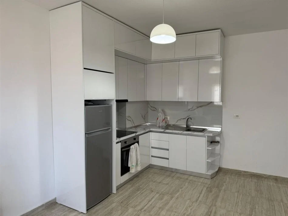 Tirane, jepet me qera apartament 1+1 Kati 5, 70 m² 37,000 leke (Prane Shkolles Ibrahim Rrugova,Prane Big Market)