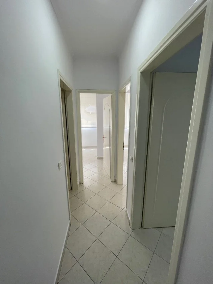 Tirane, jepet me qera zyre Kati 2, 70 m² 600 € (Petro nini)