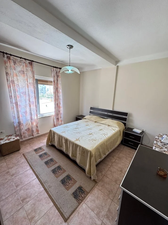 Tirane, jap me qera apartament 1+1+Ballkon Kati 5, 65 m² 550 € (sheshi willson)