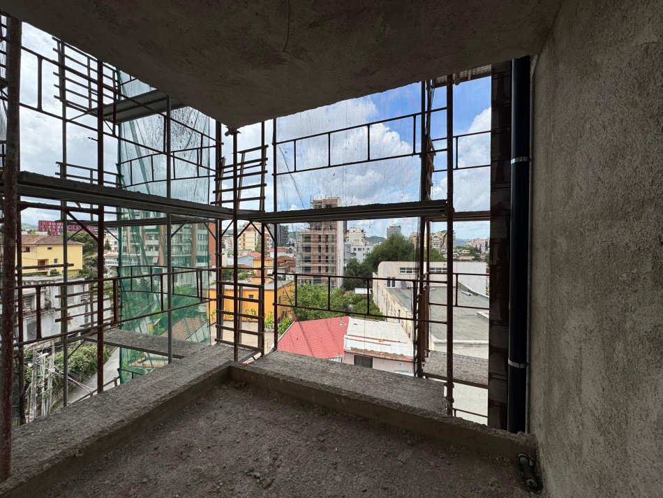 Tirane, shes apartament 2+1+Ballkon Kati 4, 96 m² 216.000 € (Mustafa Mara)