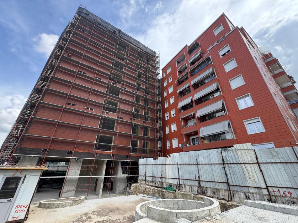 Tirane, shes apartament 2+1+Ballkon Kati 4, 96 m² 216.000 € (Mustafa Mara)