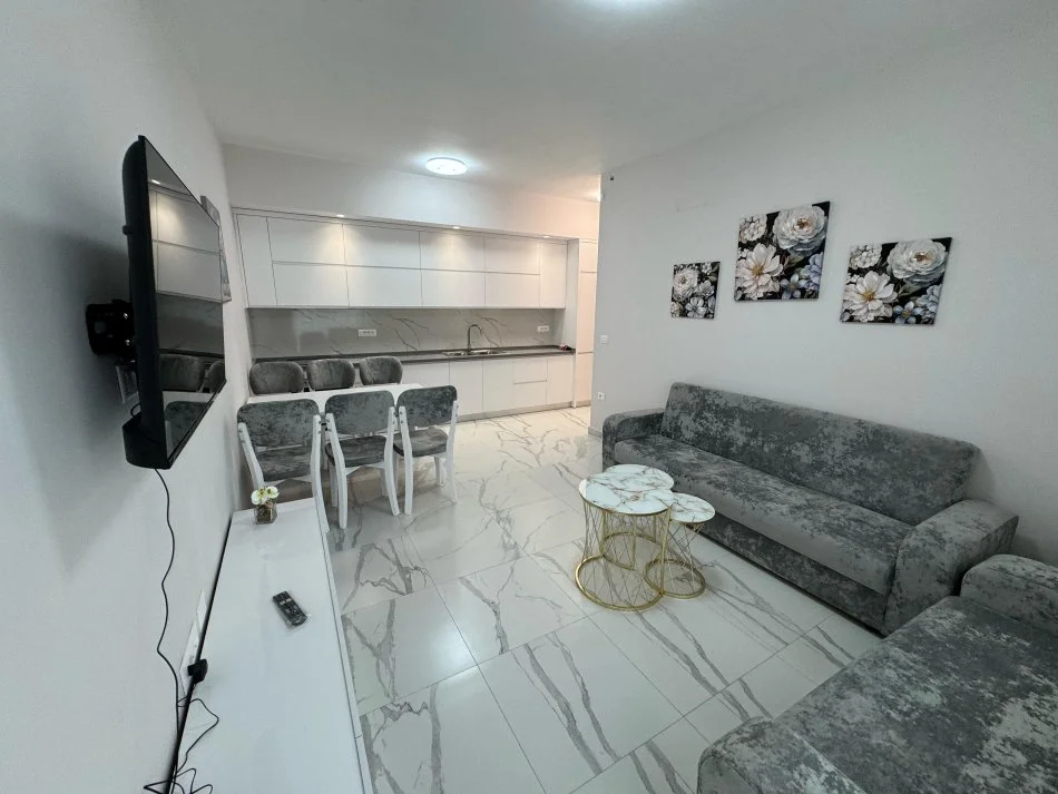 Tirane, jap me qera apartament 2+1+Ballkon Kati 7, 100 m² 850 € (rruga e Dafinave)