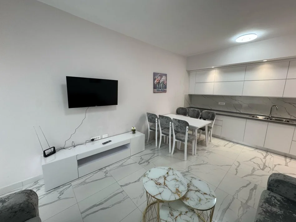 Tirane, jap me qera apartament 2+1+Ballkon Kati 7, 100 m² 850 € (rruga e Dafinave)