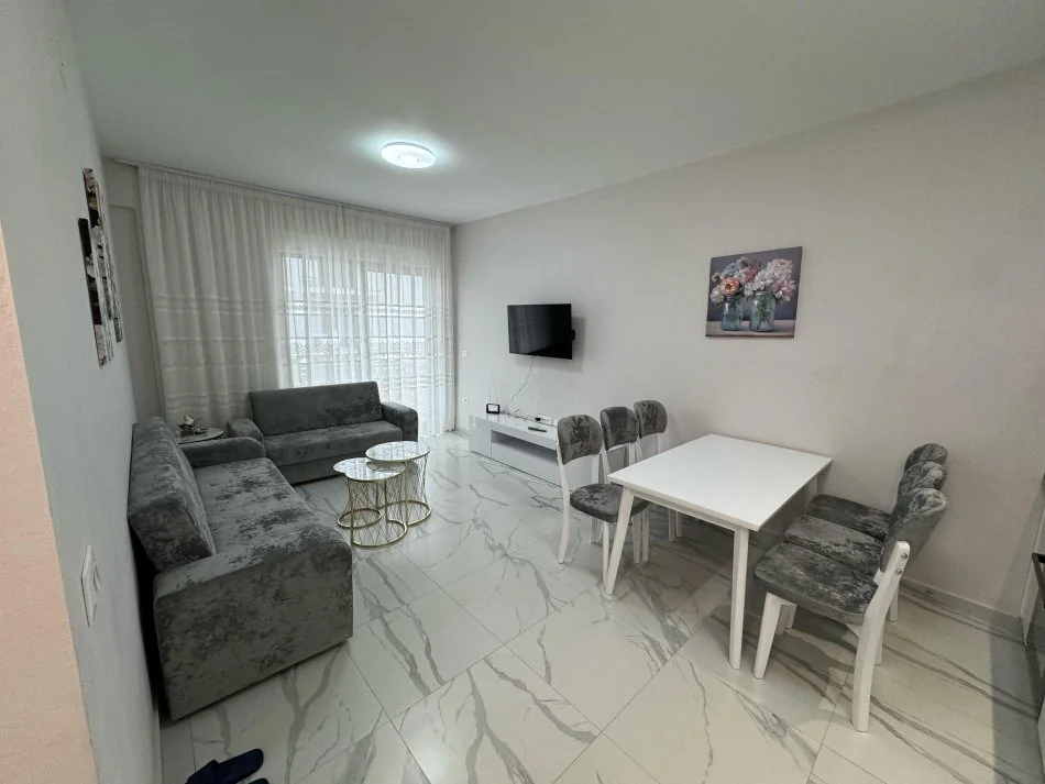 Tirane, jap me qera apartament 2+1+Ballkon Kati 7, 100 m² 850 € (rruga e Dafinave)