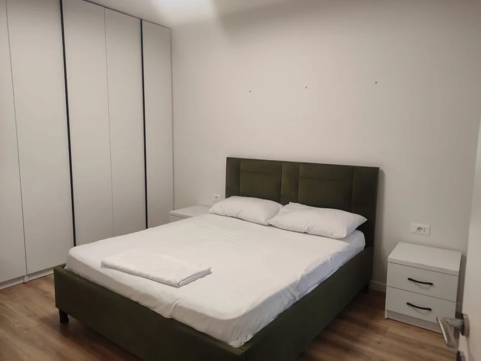 Tirane, jepet me qera apartament 1+1 Kati 4, 64 m² 700 € (mine peza)