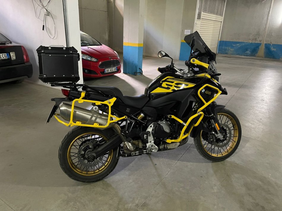Tirane, OKAZION Shitet BMW - GS 850 Adventure - Viti 2021 , e zeze 34.000 km 15.500 €