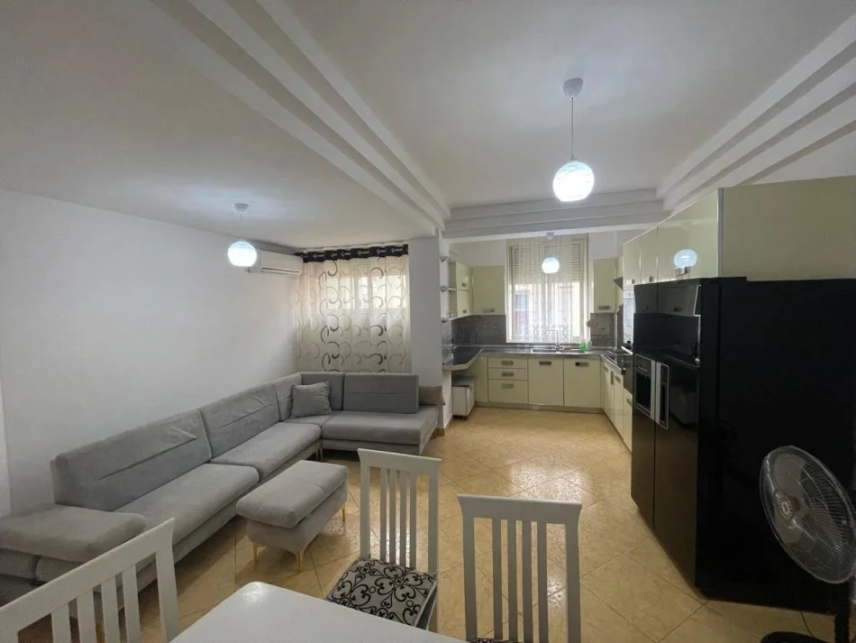 Tirane, jepet me qera apartament 2+1+Ballkon Kati 2, 99 m² 550 € (eduard mano)