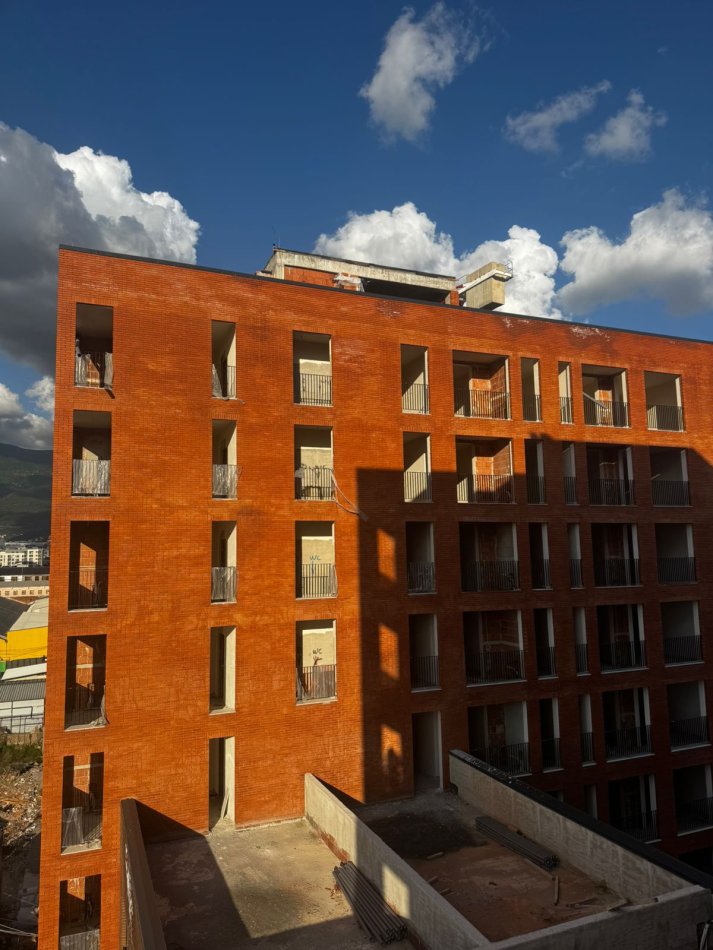 Tirane, shitet apartament OKAZION 1+1 Kati 6, 78 m² 109.000 € (SHITET APARTAMENT OKAZION 1+1 TEK SIRI KODRA , NE UNAZEN E VOGEL)