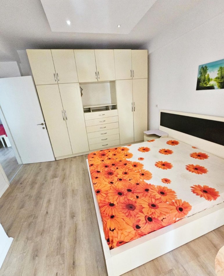 Tirane, Shitet OKAZION Apartament 2+1 Kati 4, 91 m² (SHITET SUPER APARTAMENT 2+1 ME HIPOTEKE TEK FRESKU, NE KRAH TE LOKAL FRESKUT, TEK LAVAZHI,)