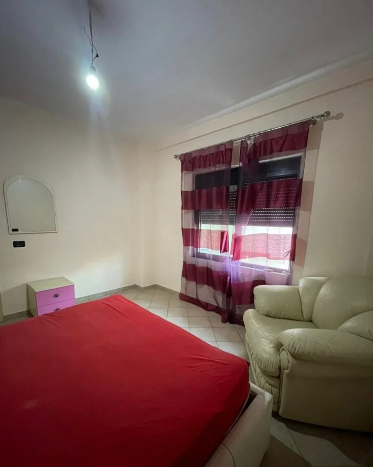 Tirane, jap me qera apartament 1+1 Kati 1, 55 m² 350 € (rruga david selenica)