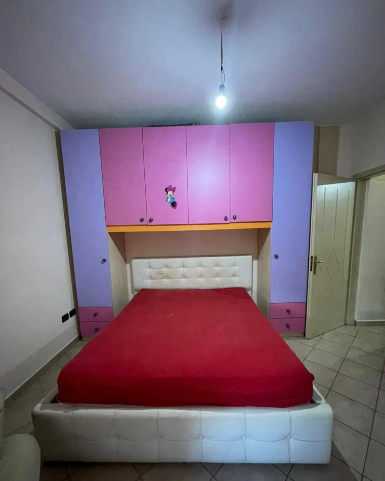 Tirane, jap me qera apartament 1+1 Kati 1, 55 m² 350 € (rruga david selenica)