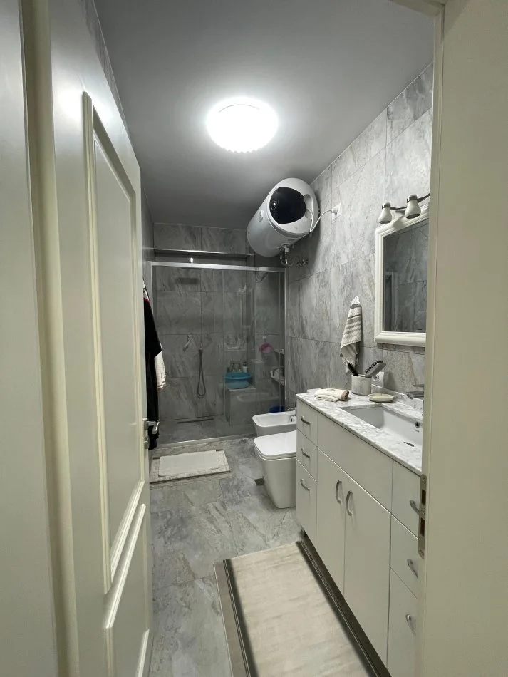 Tirane, jap me qera apartament 2+1 Kati 4, 112 m², 800 € (Rruga e Barrikadave)