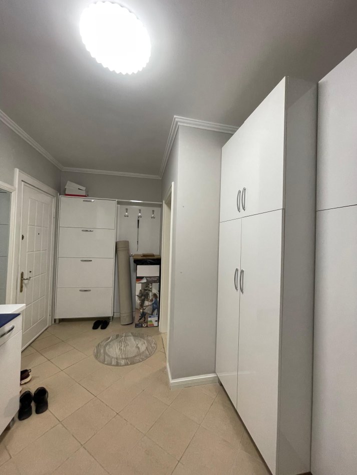 Tirane, jap me qera apartament 2+1 Kati 4, 112 m² 1.000 € (Rruga e Barrikadave)