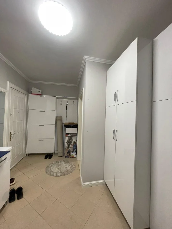 Tirane, jap me qera apartament 2+1 Kati 4, 112 m², 800 € (Rruga e Barrikadave)