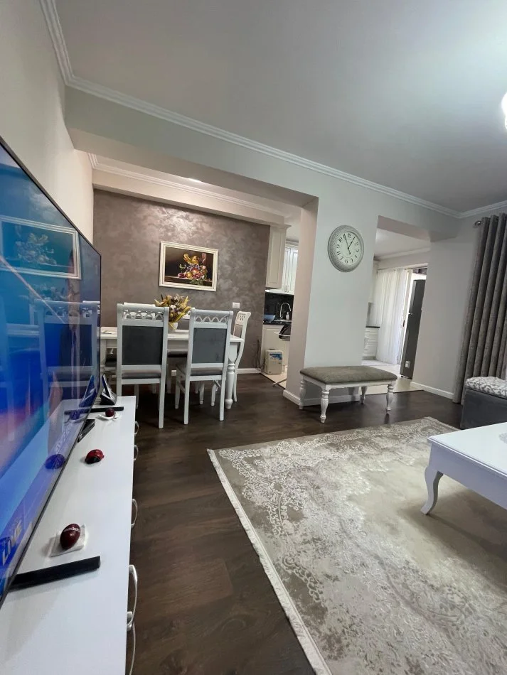 Tirane, jap me qera apartament 2+1 Kati 4, 112 m², 800 € (Rruga e Barrikadave)