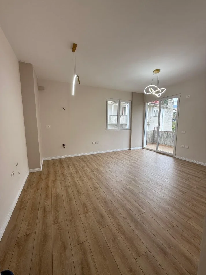 Tirane, shes apartament 2+1 Kati 4, 100 m² 135.000 € (Fresku, Rruga e Thesarit)