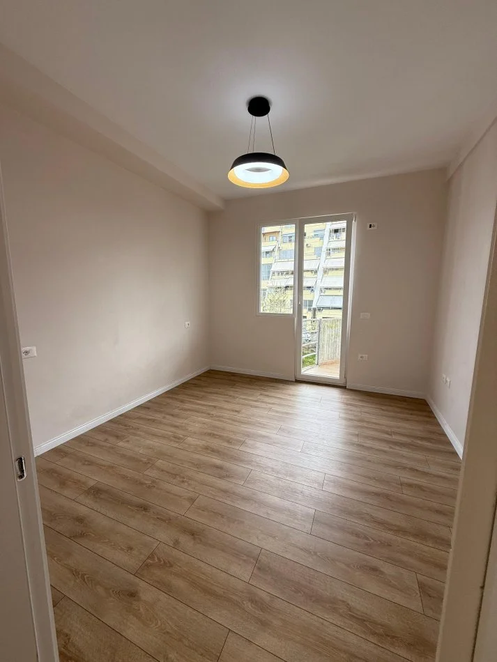 Tirane, shes apartament 2+1 Kati 4, 100 m² 135.000 € (Fresku, Rruga e Thesarit)