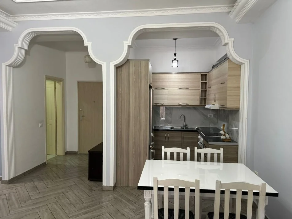 Tirane, jepet me qera apartament 1+1 Kati 9, 152 m² 500 € (Astir, Prane Bar Oslo)