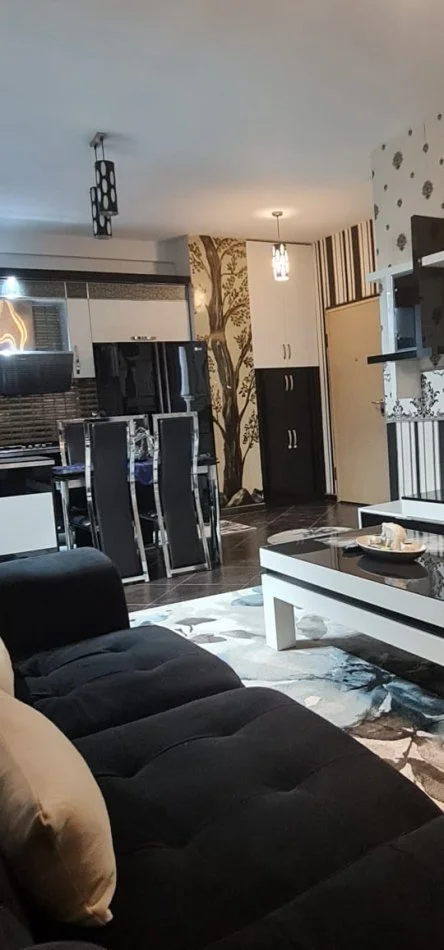 Tirane, jepet me qera apartament 3+1 Kati 2, 100 m² 650 € (Ish Stacioni Trenit)