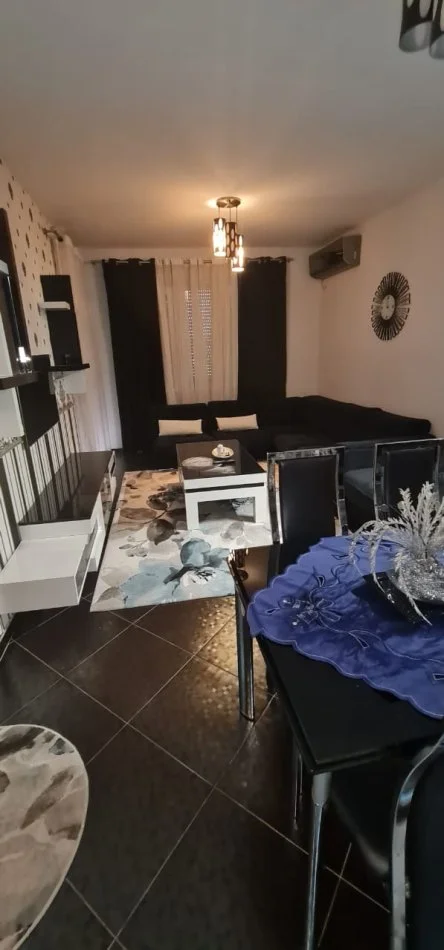 Tirane, jepet me qera apartament 3+1 Kati 2, 100 m² 650 € (Ish Stacioni Trenit)