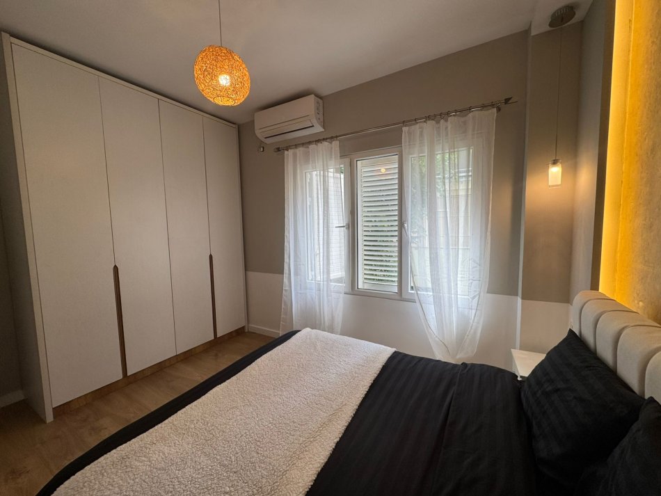 Tirane, jepet me qera apartament 2+1+Ballkon Kati 1, 80 m² 750 € (Kodra e Diellit)