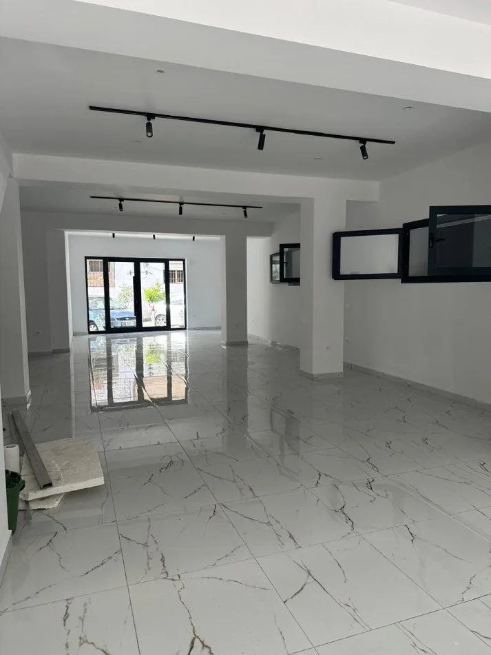 Durres, jepet me qera ambjent biznesi Kati 2, 202 m² 3.000 € (Muzeumi)
