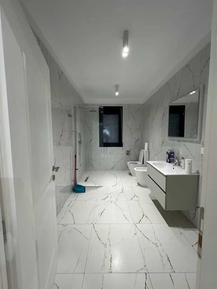 Durres, jepet me qera ambjent biznesi Kati 2, 202 m² 3.000 € (Muzeumi)