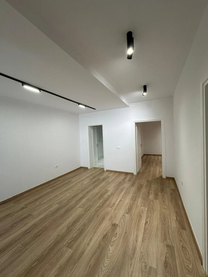 Durres, jepet me qera ambjent biznesi Kati 2, 202 m² 3.000 € (Muzeumi)