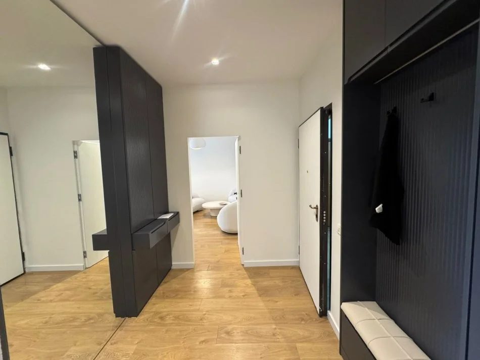 Tirane, jepet me qera apartament 2+1+Ballkon Kati 1, 80 m² 750 € (Kodra e Diellit)