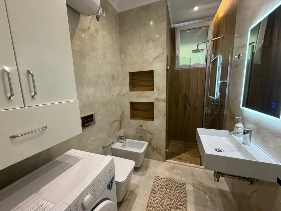 Tirane, jepet me qera apartament 2+1+Ballkon Kati 1, 80 m² 750 € (Kodra e Diellit)