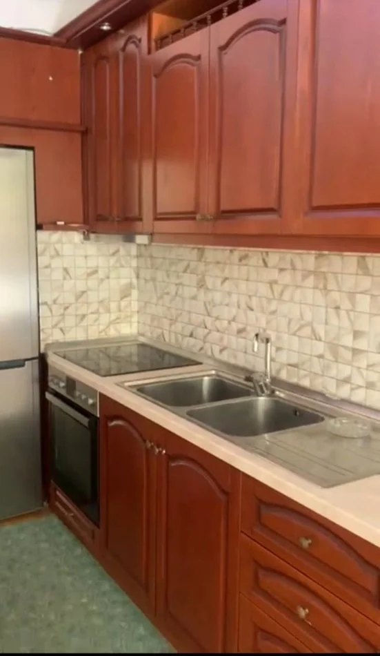 Tirane, jepet me qera apartament 2+1+Ballkon Kati 1, 90 m² 500 € (jordan misja)