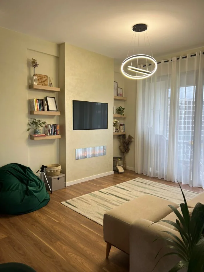 Tirane, jepet me qera apartament 2+1 Kati 9, (Rruga e Kosovareve)