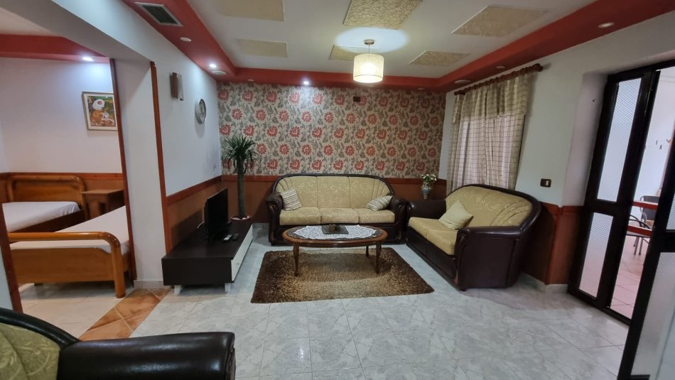 Tirane, Super apartament me qera ne 21 Dhjetori 2+1 Kati 1, 80 m² 500 € (JEPET ME QERA APARTAMENT 2+1 TE SPITALI GJERMAN, RRUGA E KAVAJES.)