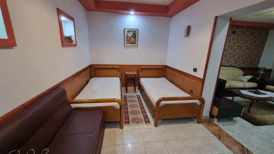 Tirane, Super apartament me qera ne 21 Dhjetori 2+1 Kati 1, 80 m² 500 € (JEPET ME QERA APARTAMENT 2+1 TE SPITALI GJERMAN, RRUGA E KAVAJES.)