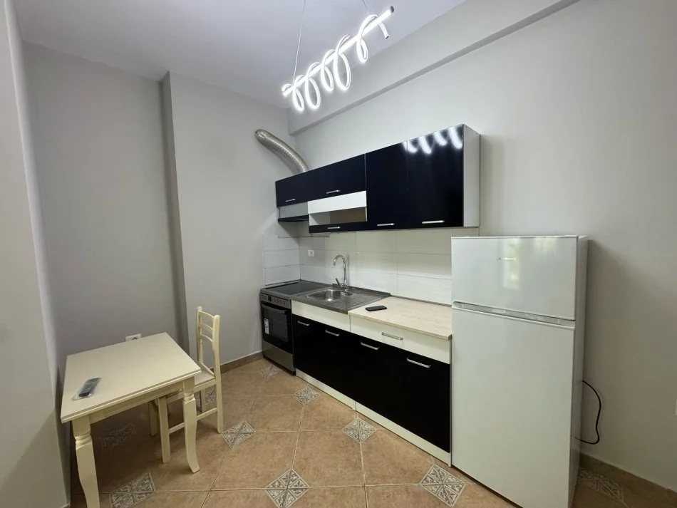Tirane, jepet me qera apartament 1+1 Kati 2, 60 m² 400 € (qytet studenti)