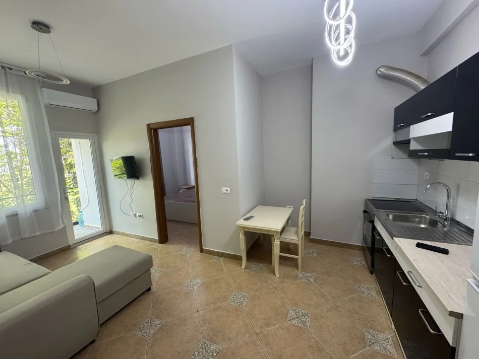 Tirane, jepet me qera apartament 1+1 Kati 2, 60 m² 400 € (qytet studenti)