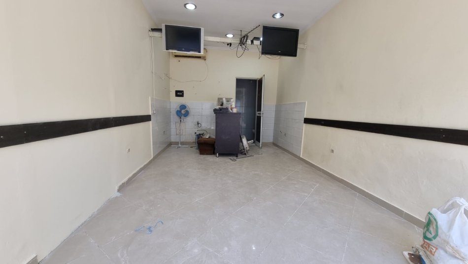 Tirane, jepet me qera dyqan Kati 0, 28 m² 400 € (JEPET ME QERA DYQAN NE MYSLYM SHYR 400 EURO/MUAJ)