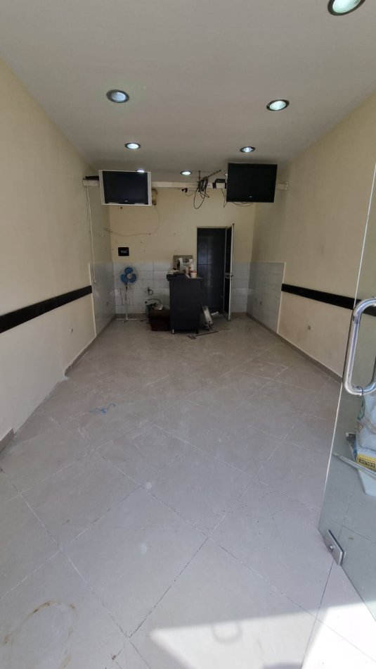 Tirane, jepet me qera dyqan Kati 0, 28 m² 400 € (JEPET ME QERA DYQAN NE MYSLYM SHYR 400 EURO/MUAJ)