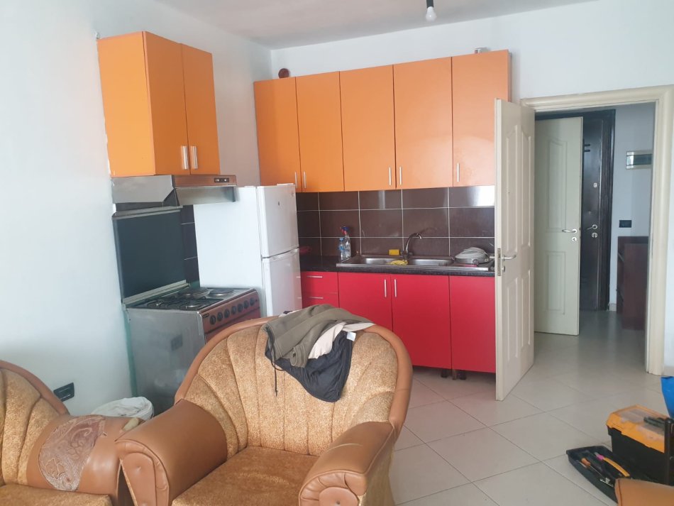Tirane, jepet me qera 2+1 Kati 8, 90 m² 400 € (OKAZION. JEPET ME QERA SUPER APARTAMENT 2+1+2 NE ASTIR PRANE VILA L.)