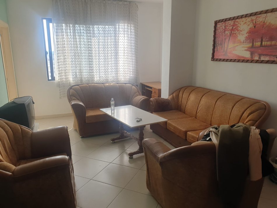 Tirane, jepet me qera 2+1 Kati 8, 90 m² 400 € (OKAZION. JEPET ME QERA SUPER APARTAMENT 2+1+2 NE ASTIR PRANE VILA L.)