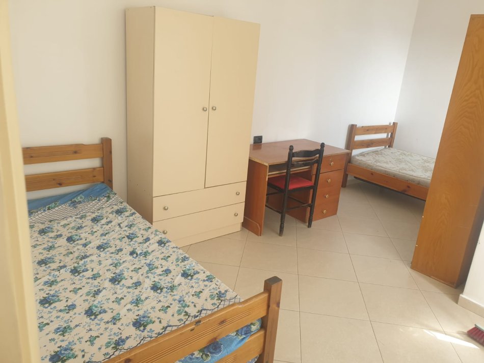 Tirane, jepet me qera 2+1 Kati 8, 90 m² 400 € (OKAZION. JEPET ME QERA SUPER APARTAMENT 2+1+2 NE ASTIR PRANE VILA L.)