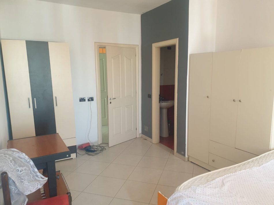 Tirane, jepet me qera 2+1 Kati 8, 90 m² 400 € (OKAZION. JEPET ME QERA SUPER APARTAMENT 2+1+2 NE ASTIR PRANE VILA L.)