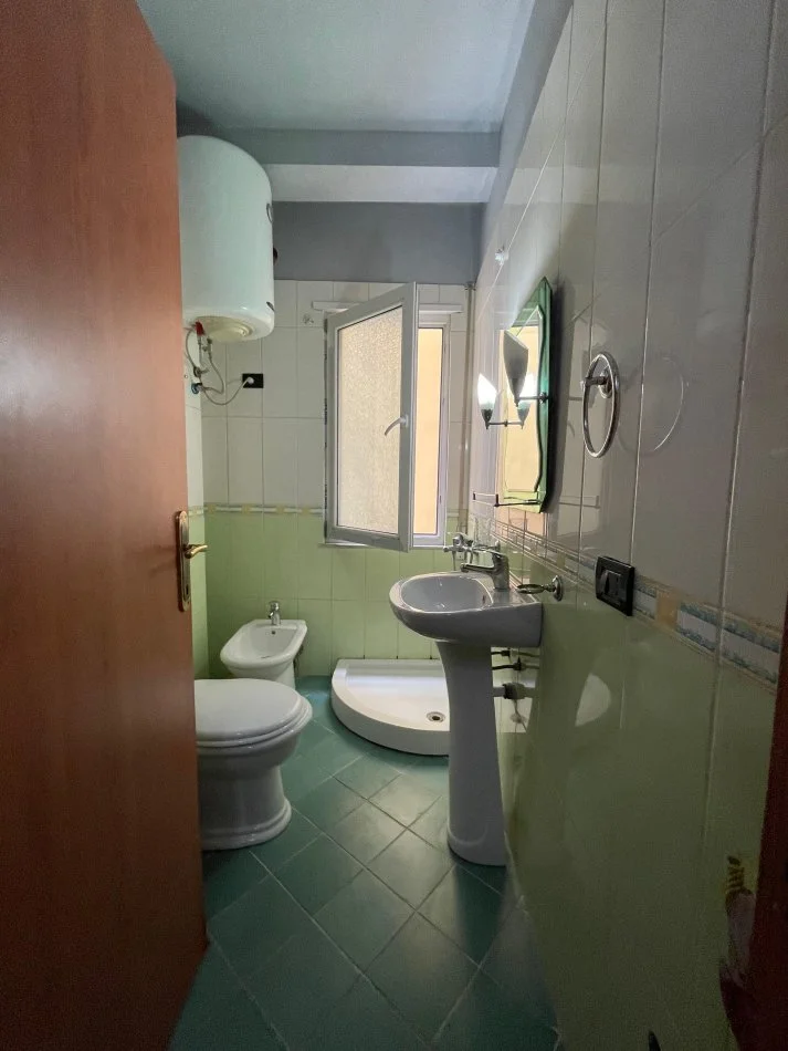 Tirane, jepet me qera apartament 1+1 Kati 2, 45 m² 350 € (Kodra e Diellit)