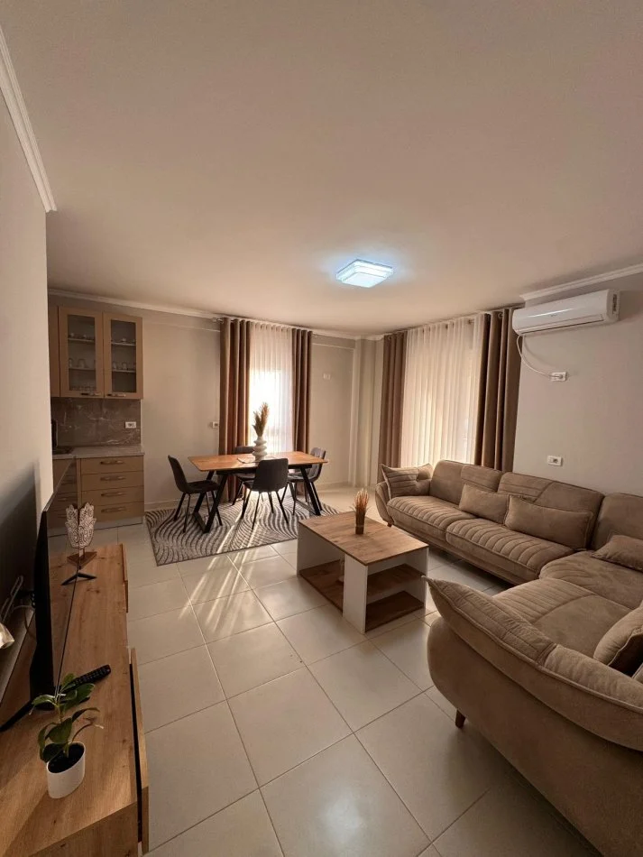 Tirane, jepet me qera apartament 2+1+Ballkon , 95 m² 850 € (Mine Peza)
