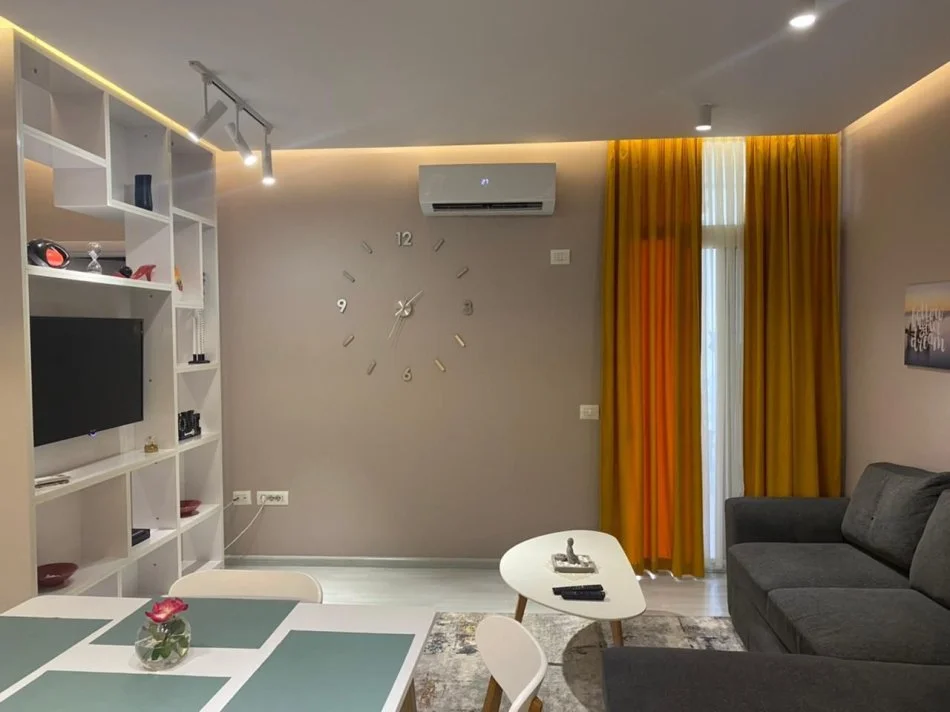 Tirane, jepet me qera apartament 1+1+Ballkon Kati 8, 71 m² 600 € (Rruga Panorama)